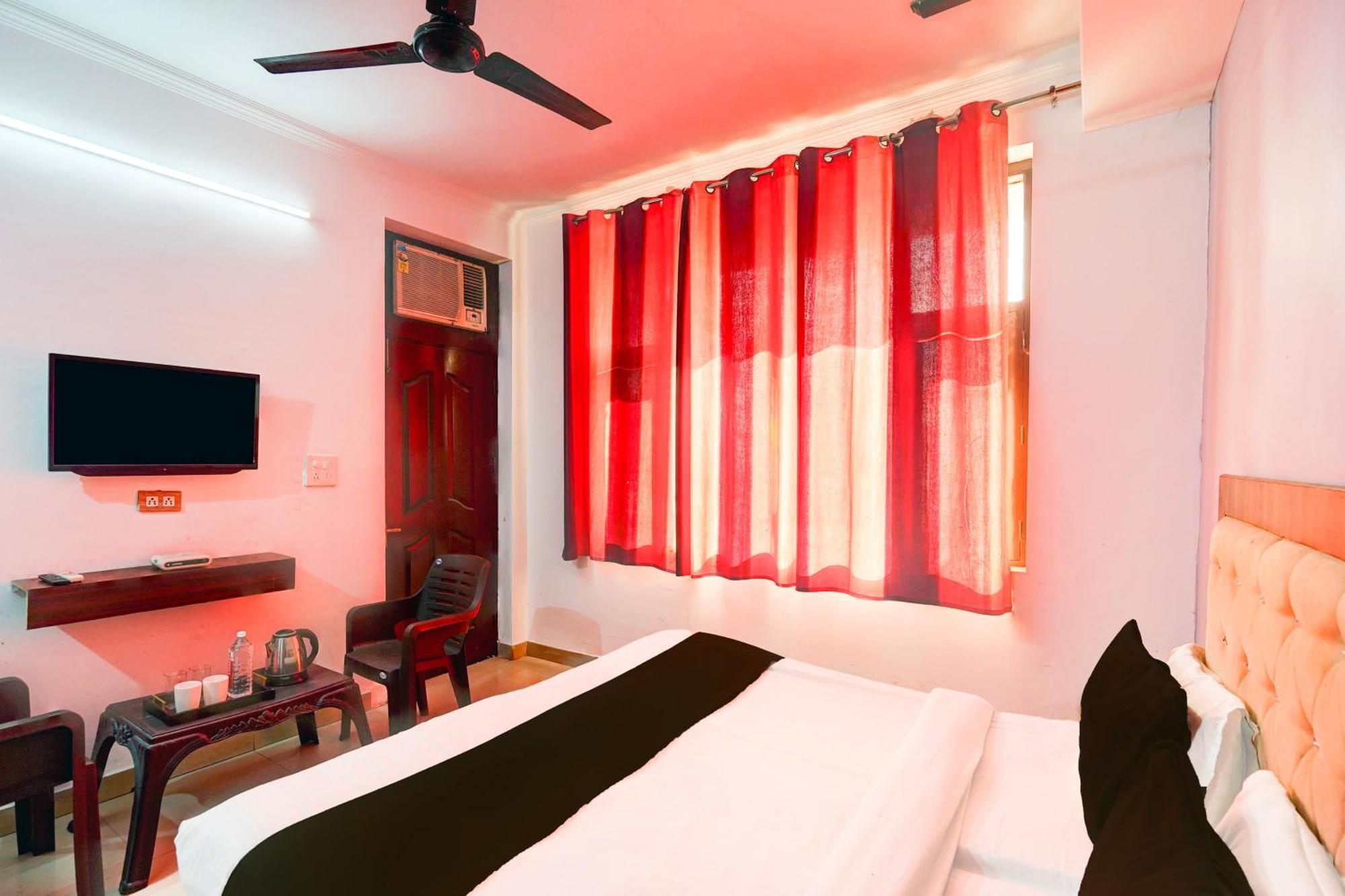 Super Hotel O Palm Dehradun Luaran gambar