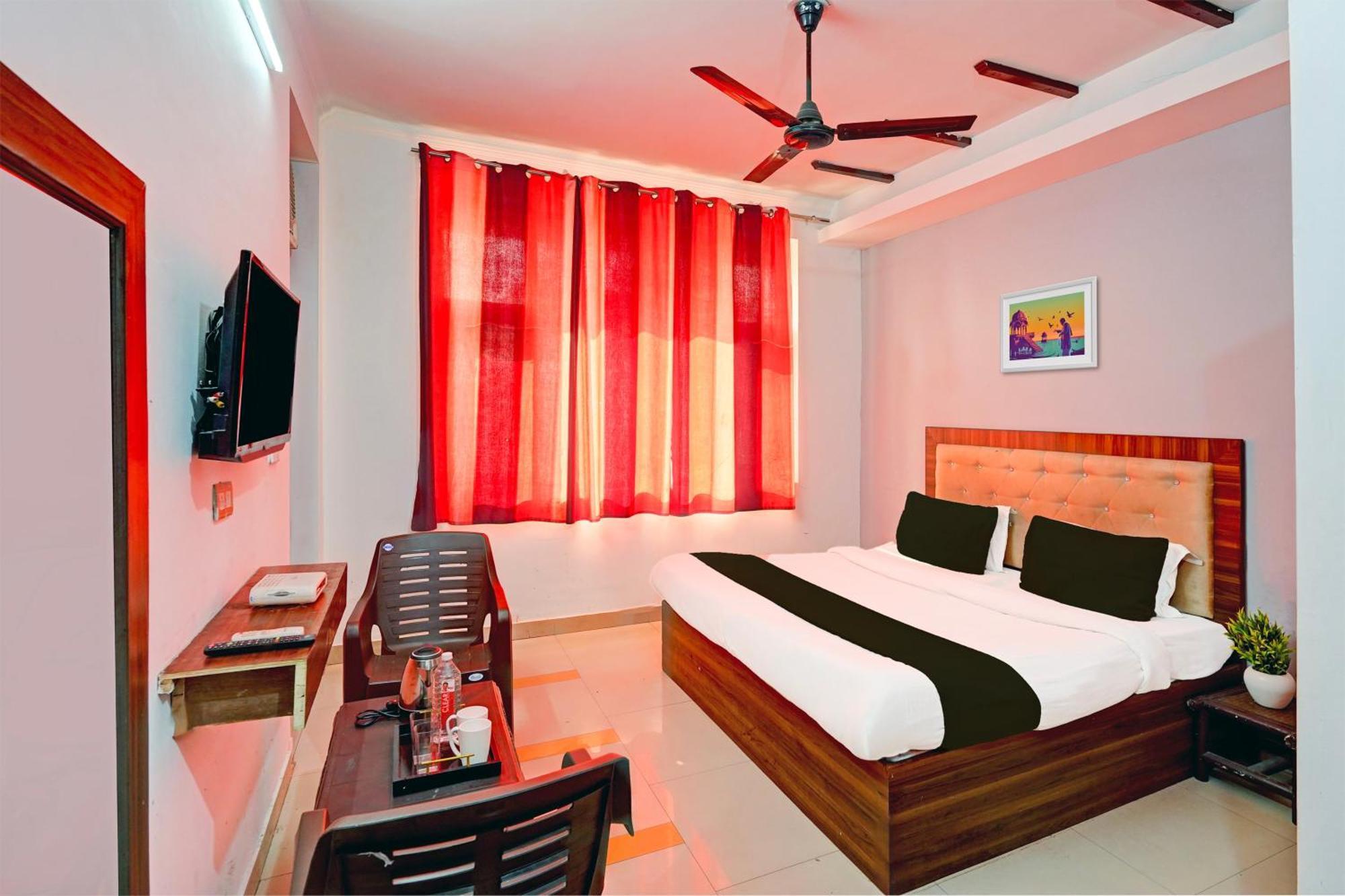 Super Hotel O Palm Dehradun Luaran gambar