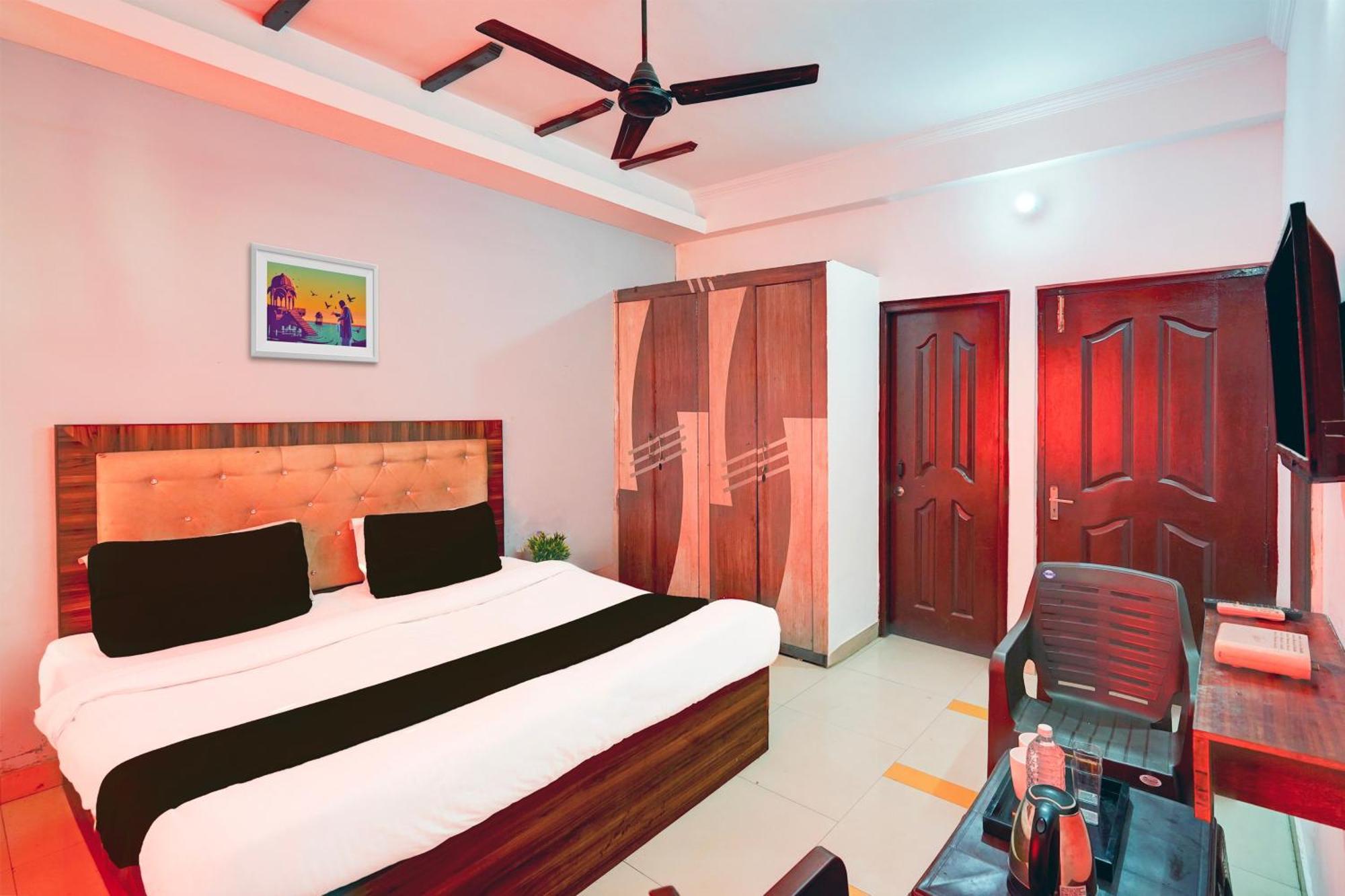 Super Hotel O Palm Dehradun Luaran gambar