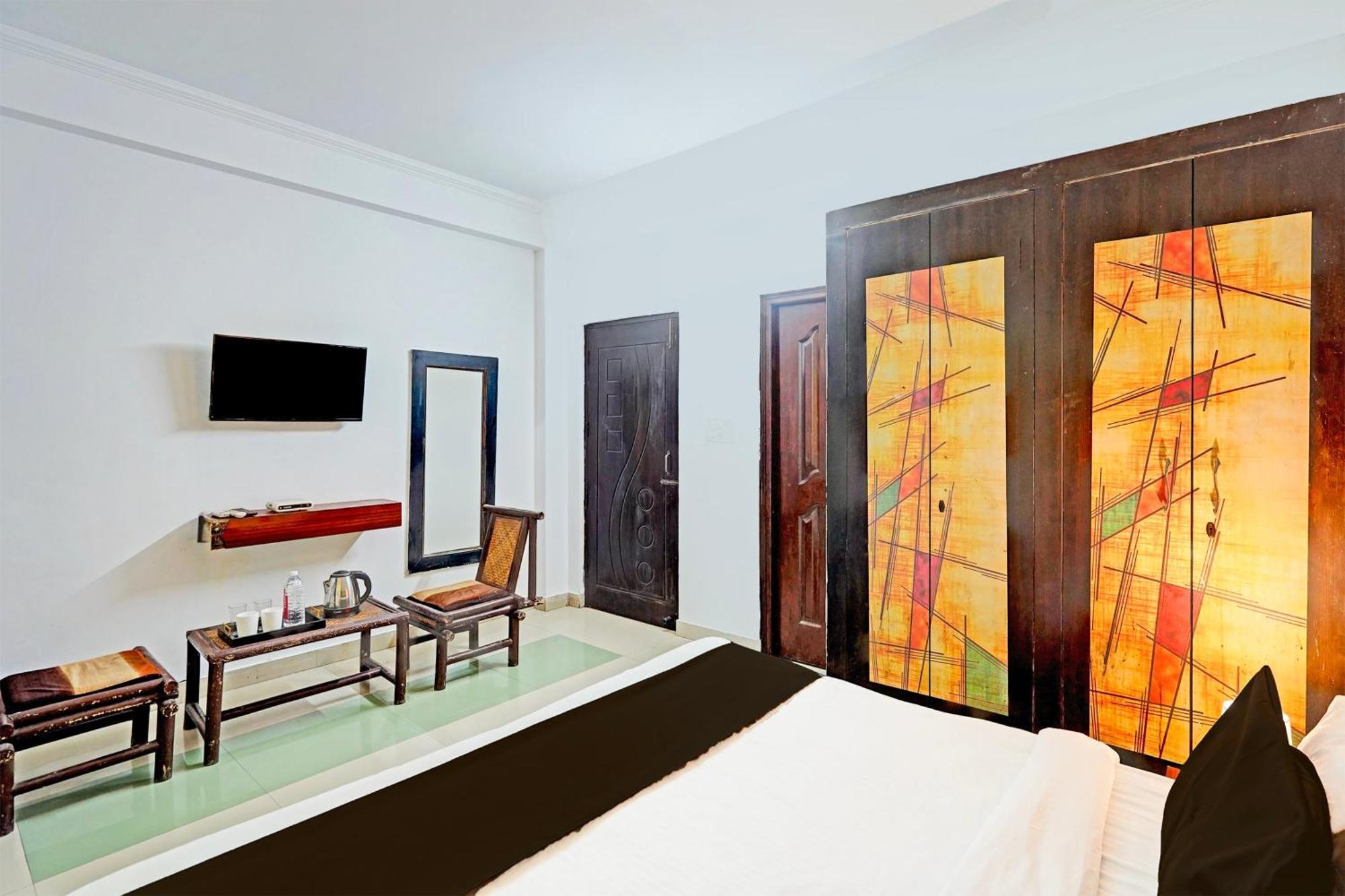 Super Hotel O Palm Dehradun Luaran gambar