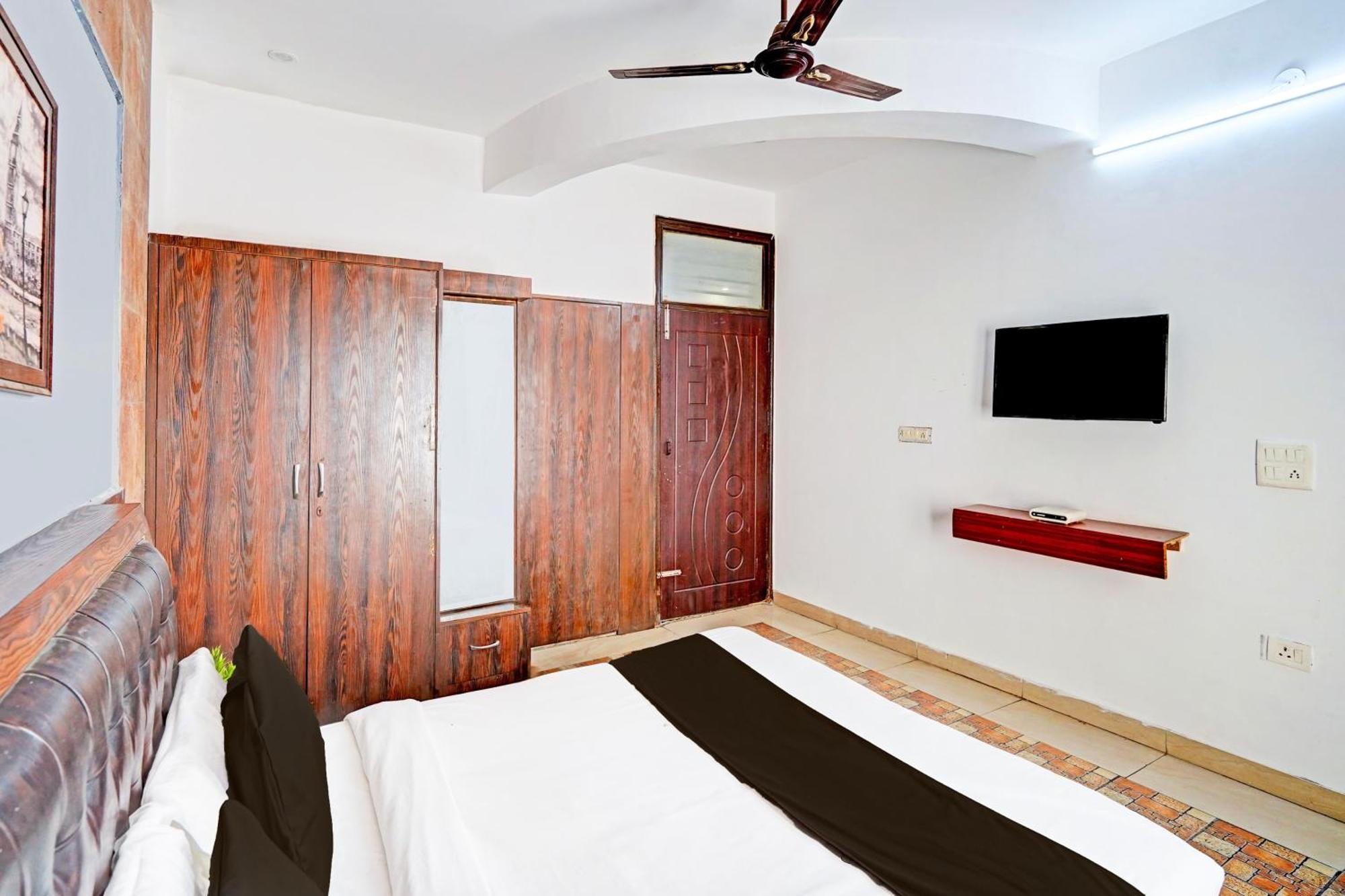 Super Hotel O Palm Dehradun Luaran gambar