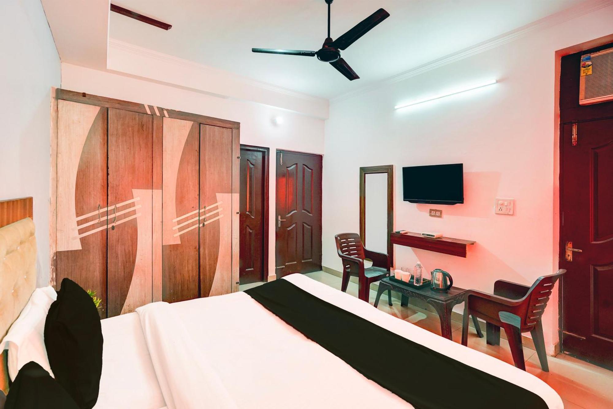 Super Hotel O Palm Dehradun Luaran gambar
