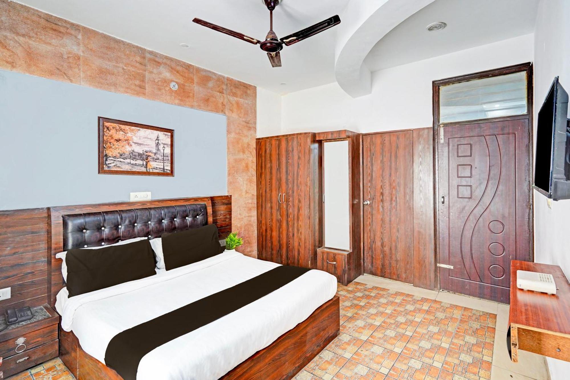 Super Hotel O Palm Dehradun Luaran gambar
