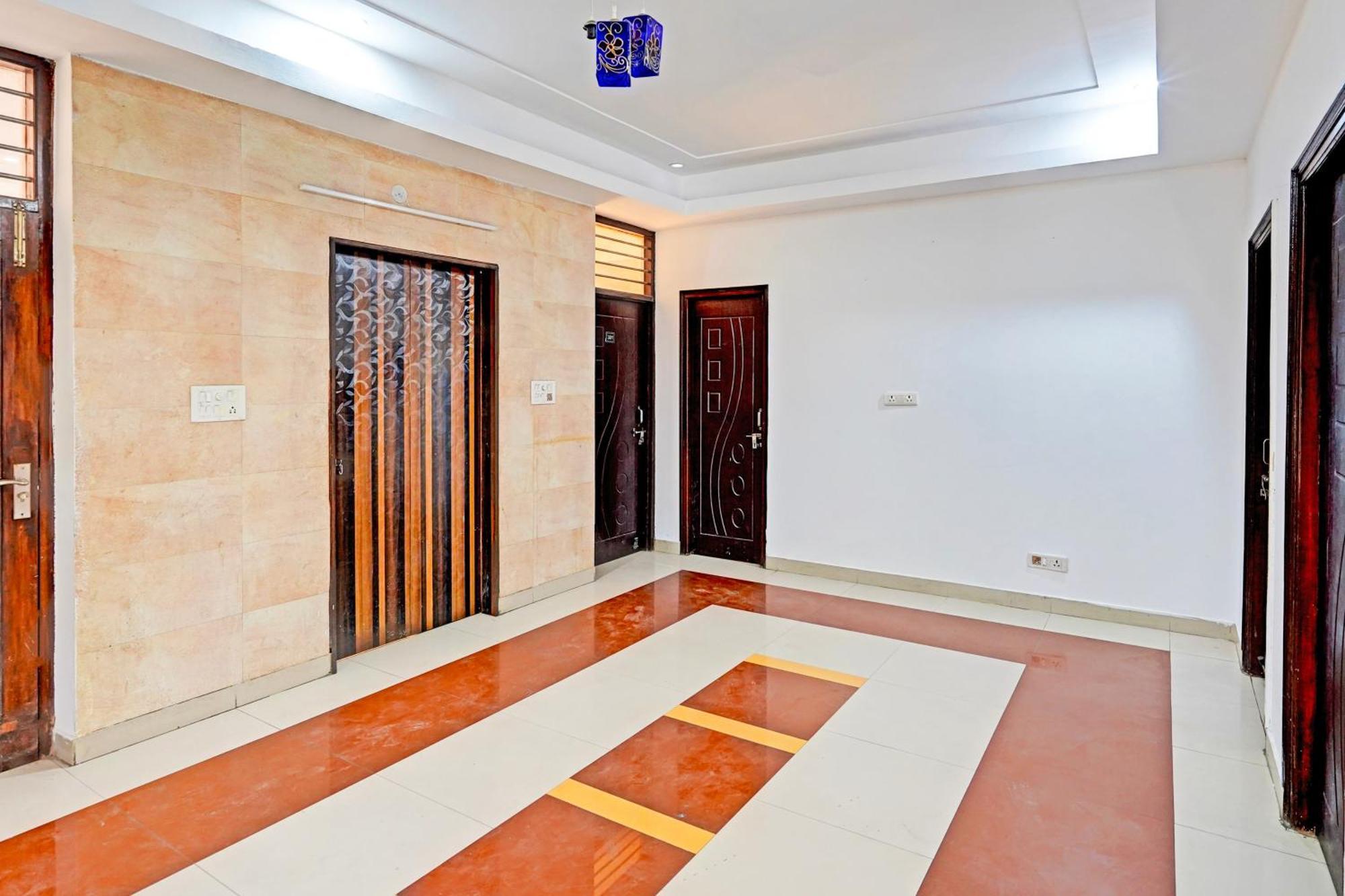 Super Hotel O Palm Dehradun Luaran gambar