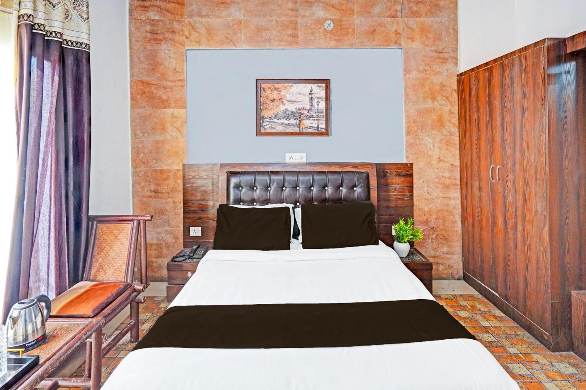 Super Hotel O Palm Dehradun Luaran gambar